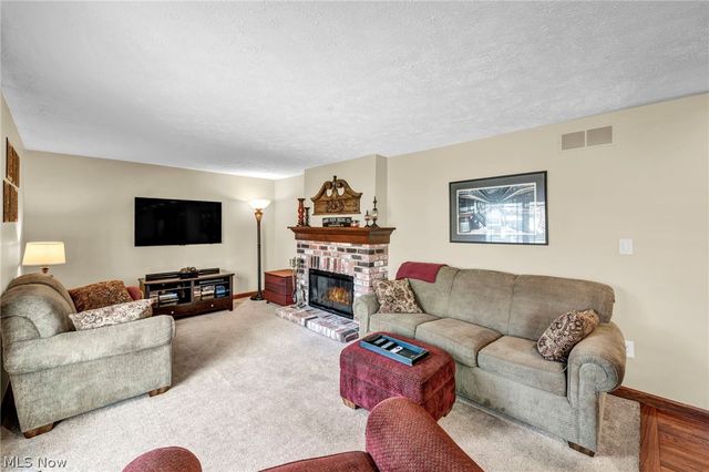 14194 Pine Lakes Drive, Strongsville, OH 44136