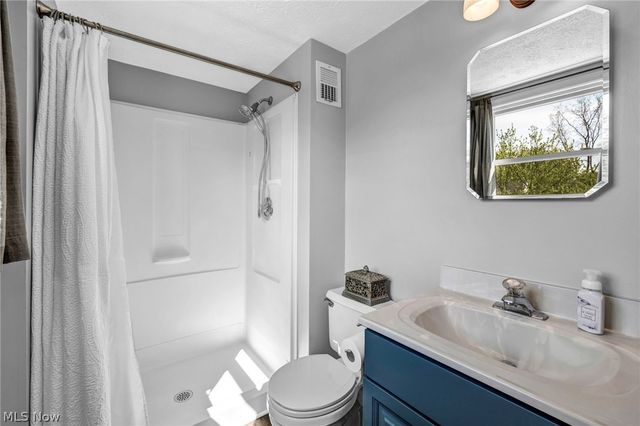 14194 Pine Lakes Drive, Strongsville, OH 44136