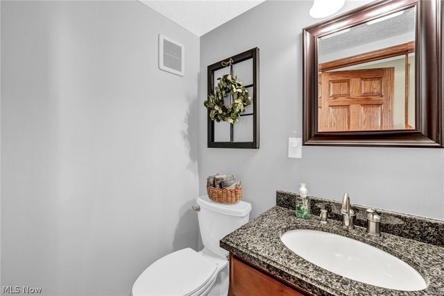14194 Pine Lakes Drive, Strongsville, OH 44136
