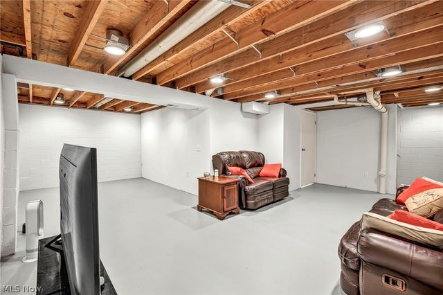 14194 Pine Lakes Drive, Strongsville, OH 44136