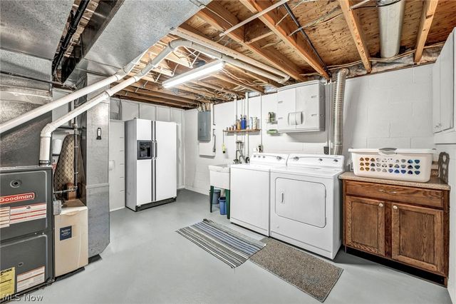14194 Pine Lakes Drive, Strongsville, OH 44136