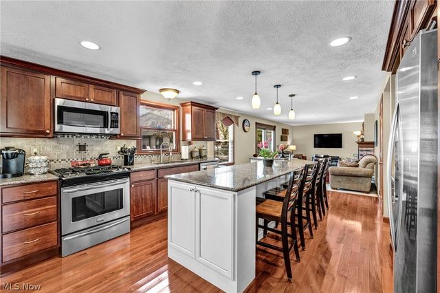 14194 Pine Lakes Drive, Strongsville, OH 44136