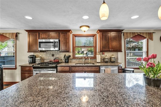 14194 Pine Lakes Drive, Strongsville, OH 44136