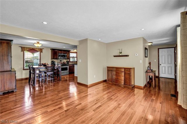 14194 Pine Lakes Drive, Strongsville, OH 44136