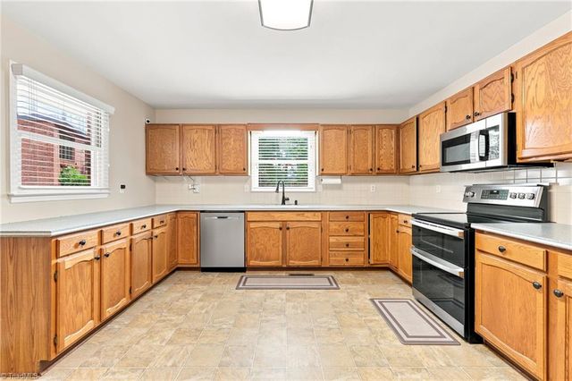 4404 Eagles Nest Drive, Winston-salem, NC 27127