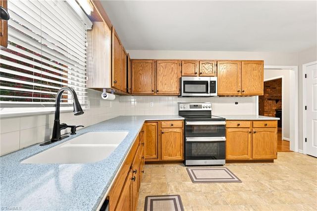 4404 Eagles Nest Drive, Winston-salem, NC 27127