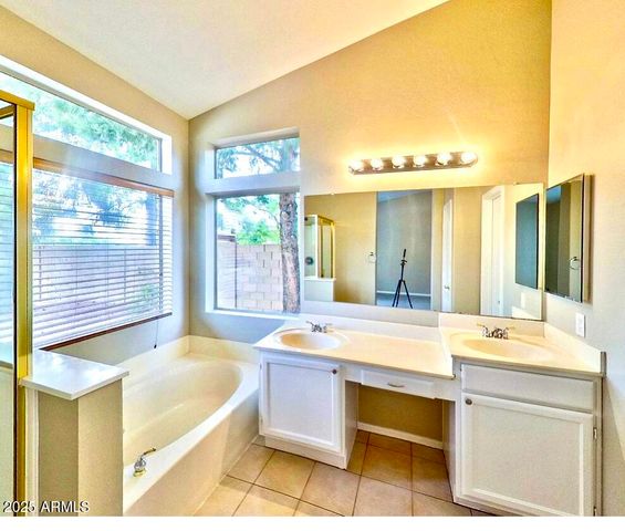 1755 W ASPEN Avenue, Gilbert, AZ 85233