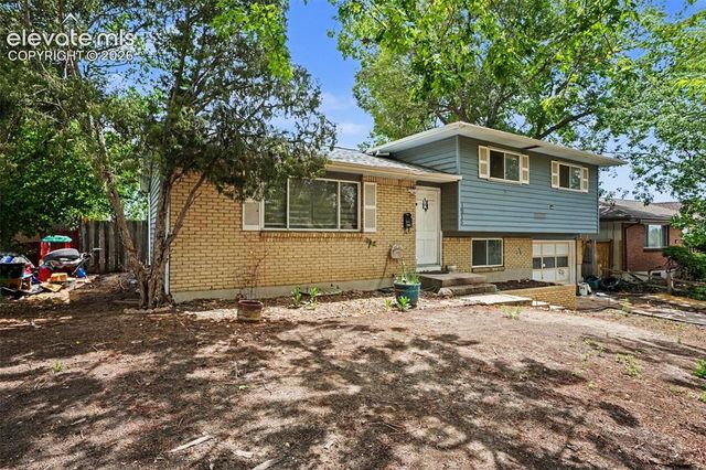 1915 Sussex Lane, Colorado Springs, CO 80909