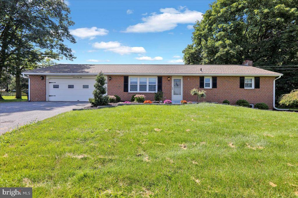 1638 APPLE ST, Ephrata, PA 17522