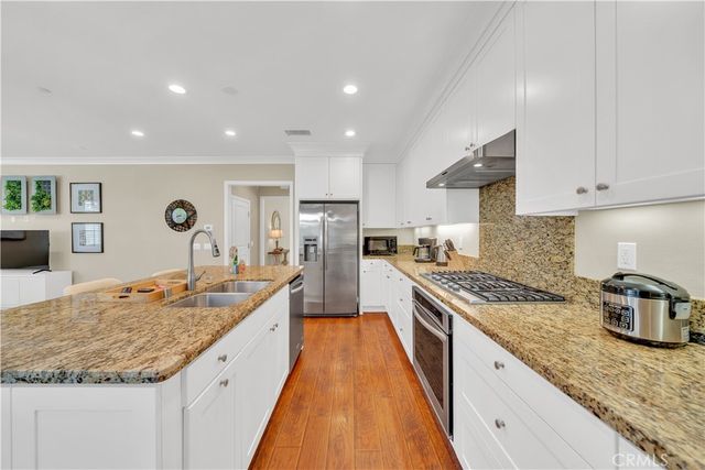 75 Gardenstone Path, Irvine, CA 92620