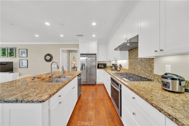 75 Gardenstone Path, Irvine, CA 92620