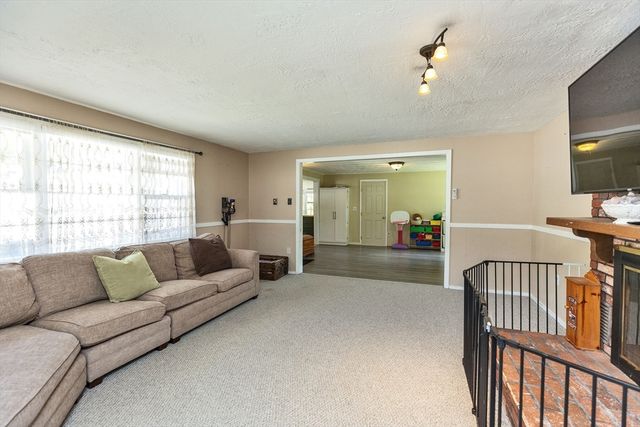1 Derringer Rd, Chelmsford, MA 01824