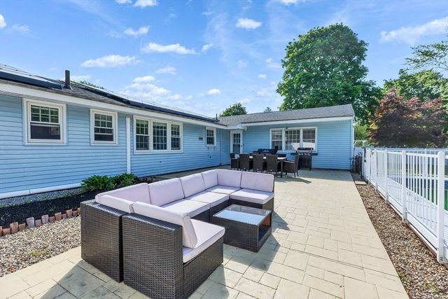 1 Derringer Rd, Chelmsford, MA 01824