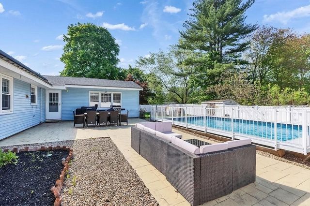 1 Derringer Rd, Chelmsford, MA 01824