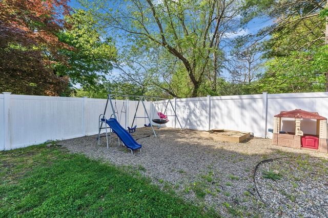 1 Derringer Rd, Chelmsford, MA 01824