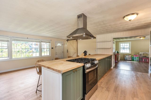 1 Derringer Rd, Chelmsford, MA 01824
