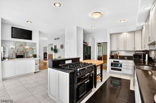905 Kip Ln, Branchburg Twp., NJ 08853