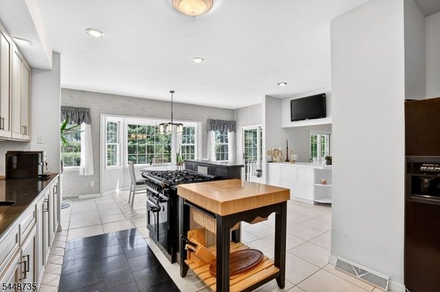 905 Kip Ln, Branchburg Twp., NJ 08853