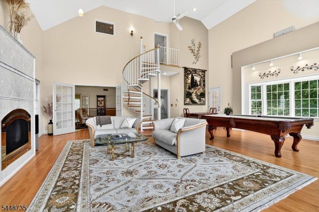 905 Kip Ln, Branchburg Twp., NJ 08853