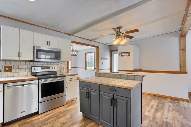 16 Birch Dr, Hempfield Twp, PA 16125