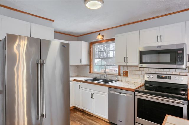 16 Birch Dr, Hempfield Twp, PA 16125