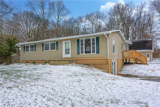 16 Birch Dr, Hempfield Twp, PA 16125