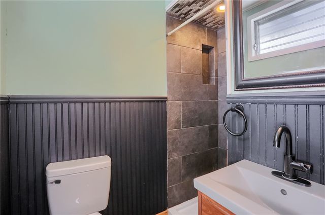 16 Birch Dr, Hempfield Twp, PA 16125