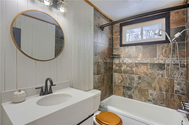 16 Birch Dr, Hempfield Twp, PA 16125