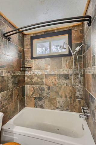 16 Birch Dr, Hempfield Twp, PA 16125