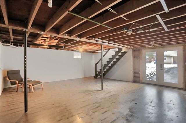 16 Birch Dr, Hempfield Twp, PA 16125