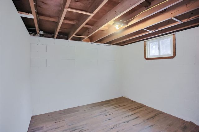 16 Birch Dr, Hempfield Twp, PA 16125