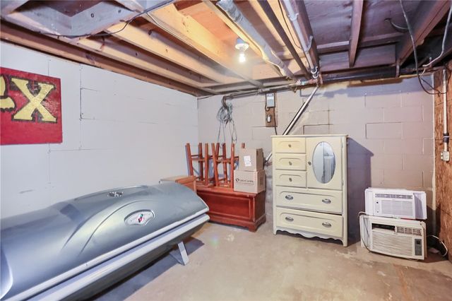 16 Birch Dr, Hempfield Twp, PA 16125