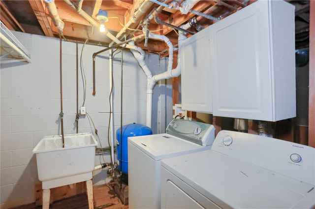 16 Birch Dr, Hempfield Twp, PA 16125