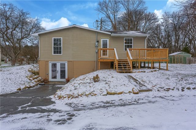 16 Birch Dr, Hempfield Twp, PA 16125