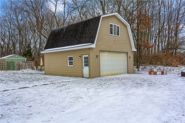 16 Birch Dr, Hempfield Twp, PA 16125