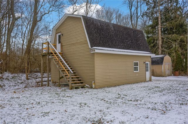 16 Birch Dr, Hempfield Twp, PA 16125