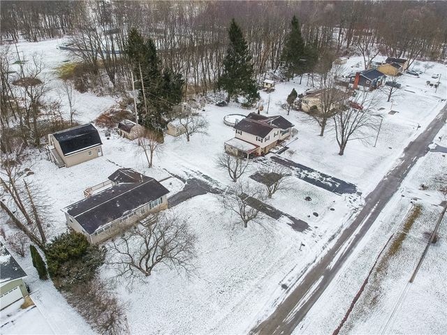 16 Birch Dr, Hempfield Twp, PA 16125