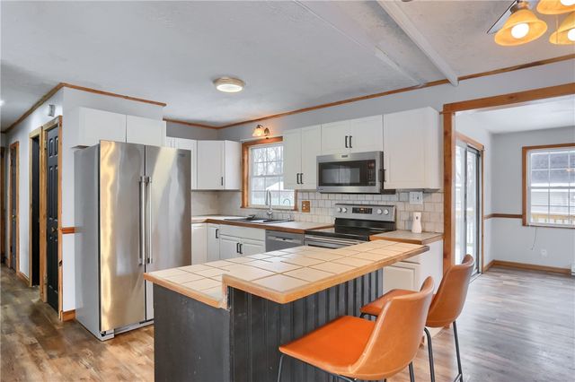 16 Birch Dr, Hempfield Twp, PA 16125