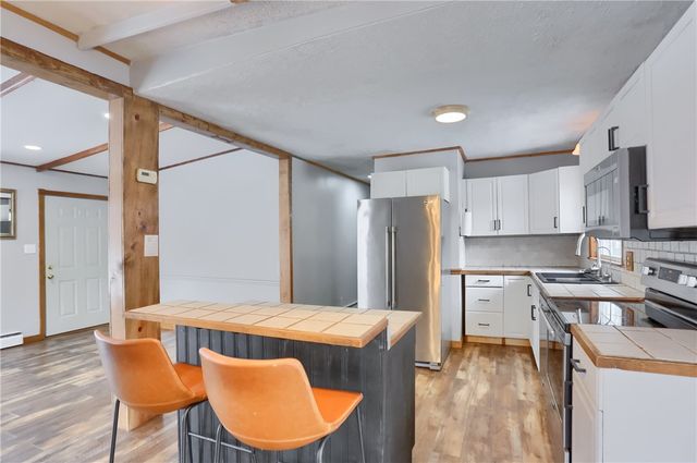 16 Birch Dr, Hempfield Twp, PA 16125