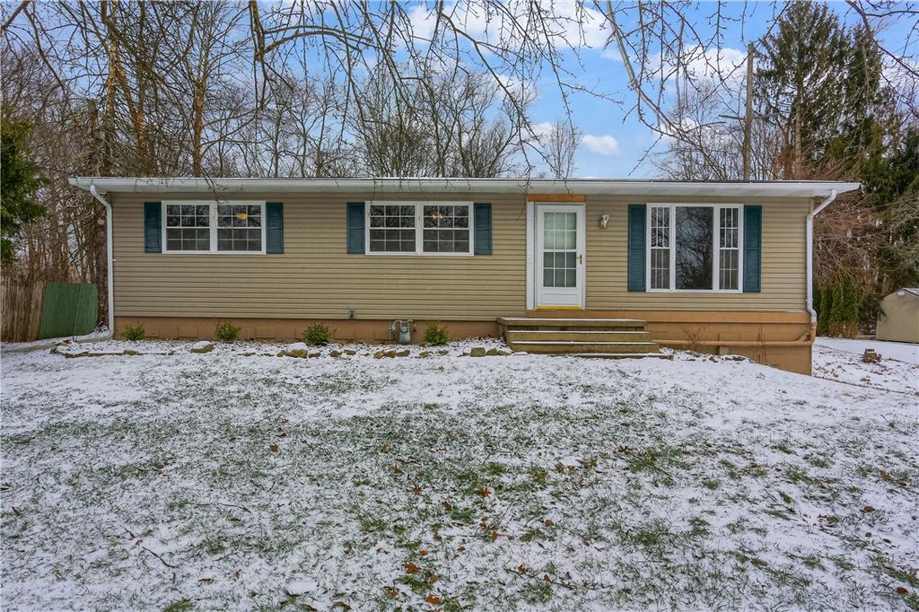16 Birch Dr, Hempfield Twp, PA 16125