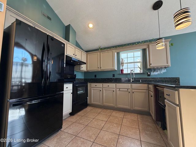 6516 Cottagemeadow Dr, Louisville, KY 40218