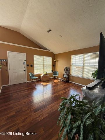 6516 Cottagemeadow Dr, Louisville, KY 40218