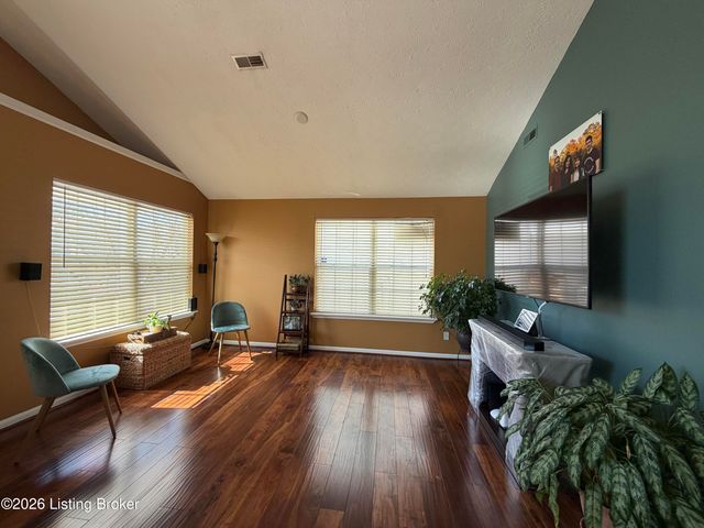 6516 Cottagemeadow Dr, Louisville, KY 40218