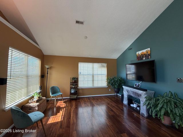 6516 Cottagemeadow Dr, Louisville, KY 40218