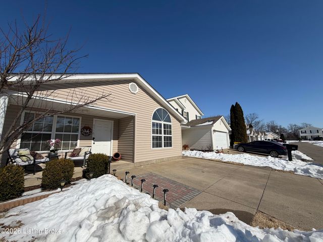 6516 Cottagemeadow Dr, Louisville, KY 40218