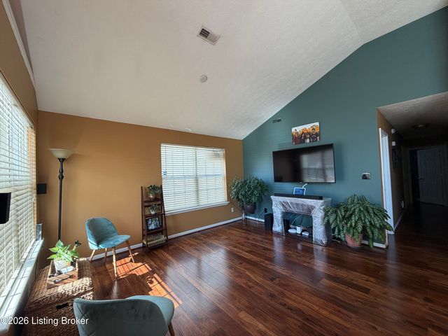 6516 Cottagemeadow Dr, Louisville, KY 40218