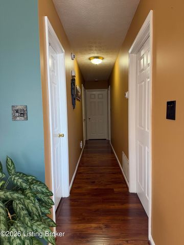 6516 Cottagemeadow Dr, Louisville, KY 40218