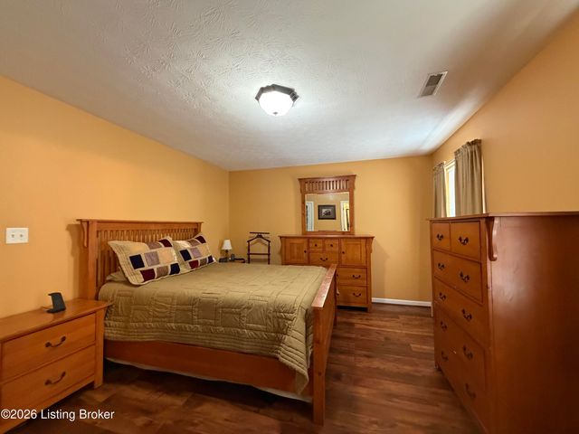 6516 Cottagemeadow Dr, Louisville, KY 40218