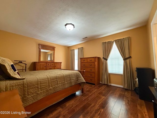 6516 Cottagemeadow Dr, Louisville, KY 40218