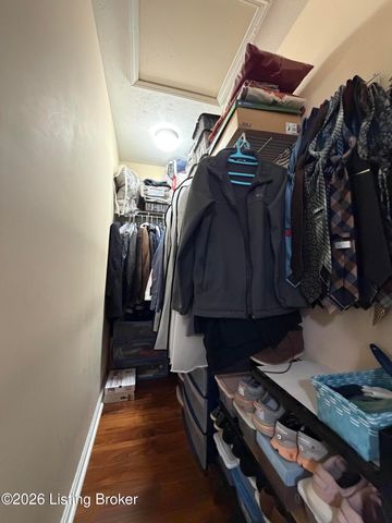 6516 Cottagemeadow Dr, Louisville, KY 40218